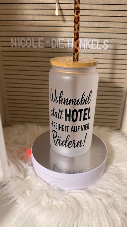 Wohnmobil milchiger Kunststoffbecher